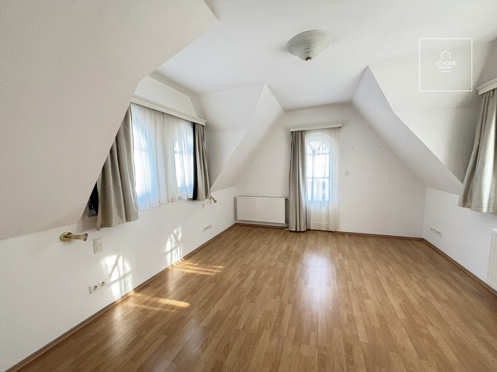A distinctive 260 m² villa-style semi-detached house in Budapest’s District XII, Istenhegy