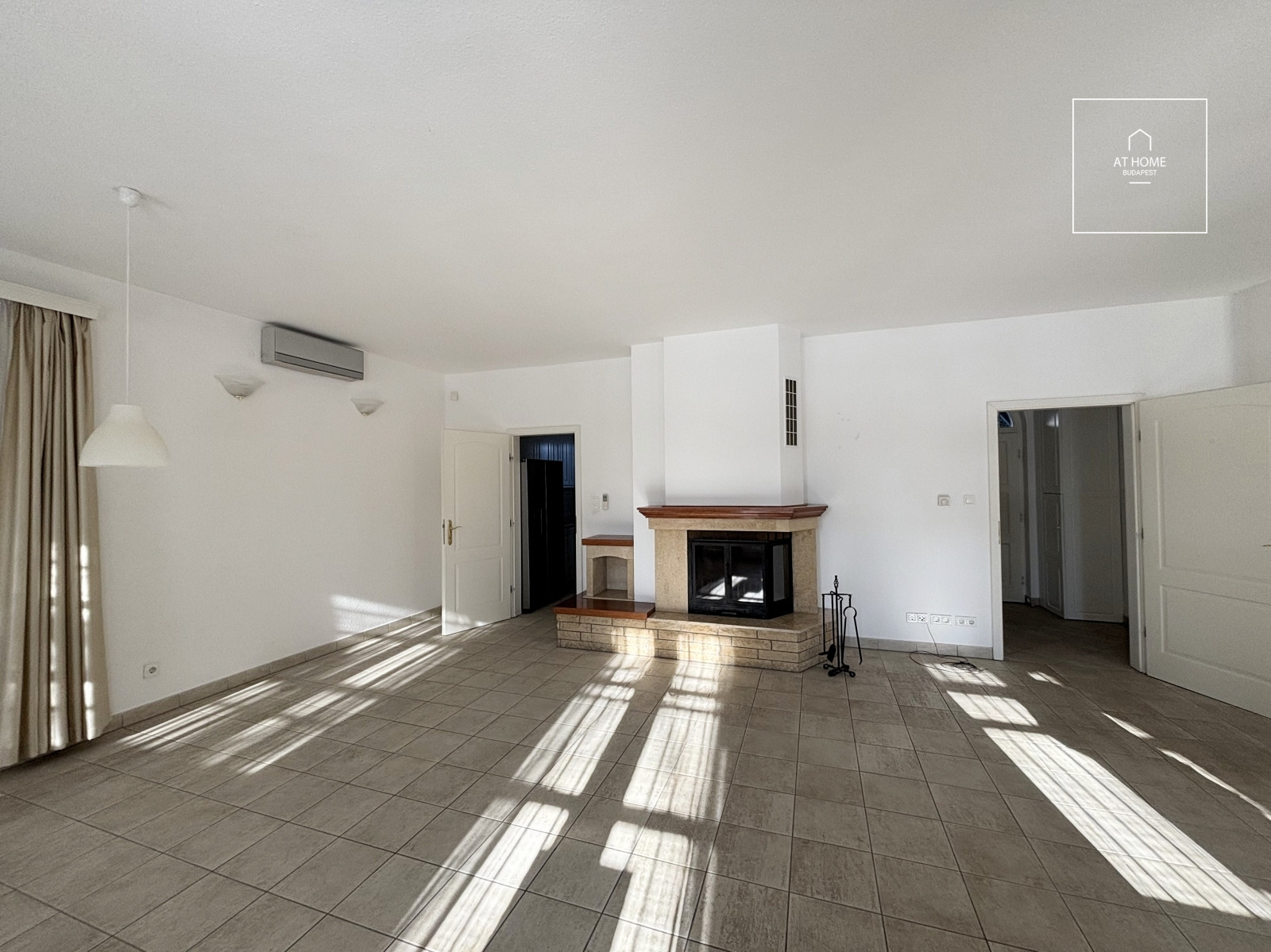 A distinctive 260 m² villa-style semi-detached house in Budapest’s District XII, Istenhegy