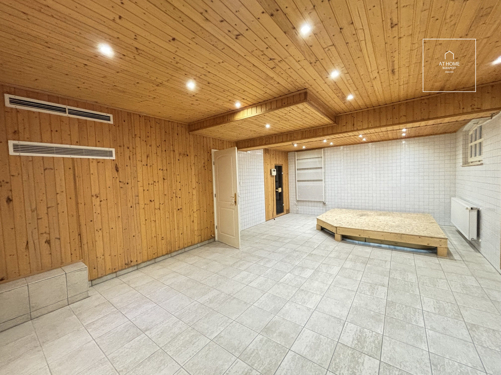 A distinctive 260 m² villa-style semi-detached house in Budapest’s District XII, Istenhegy