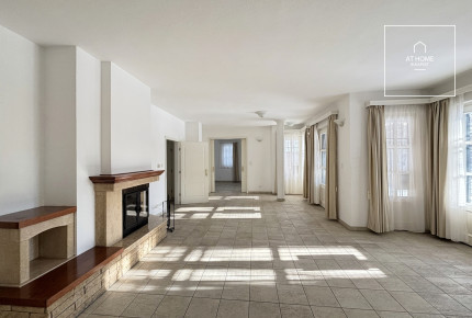 Különleges villa stílusú 260m-es ikerház a XII. kerületben, Istenhegyen