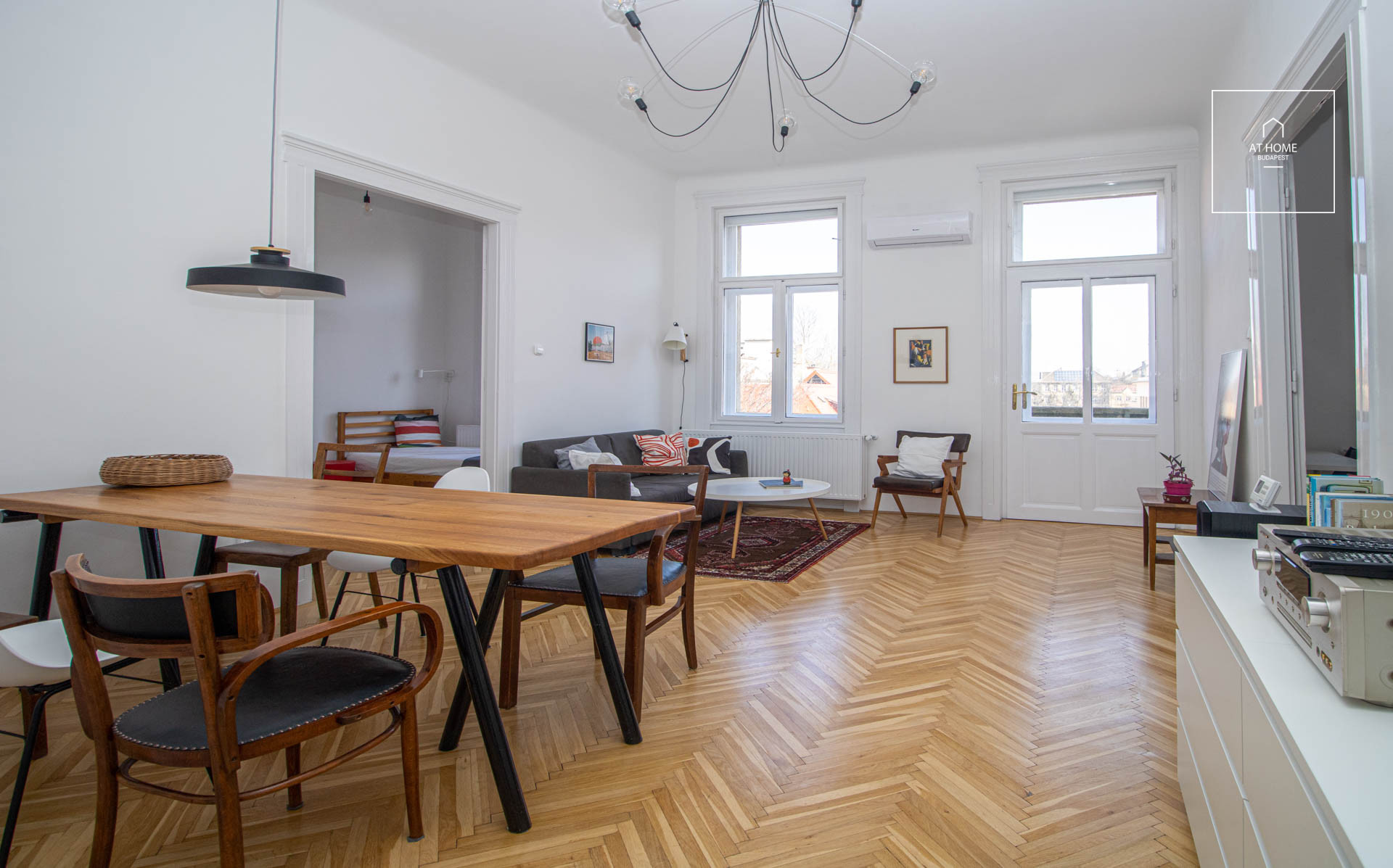 Modern 3-bedroom apartment in a classic-style building in District VII