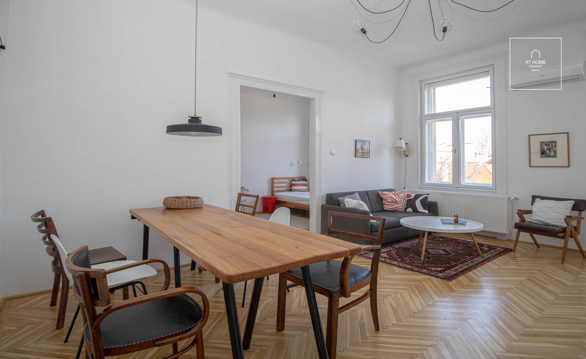 Modern 3-bedroom apartment in a classic-style building in District VII