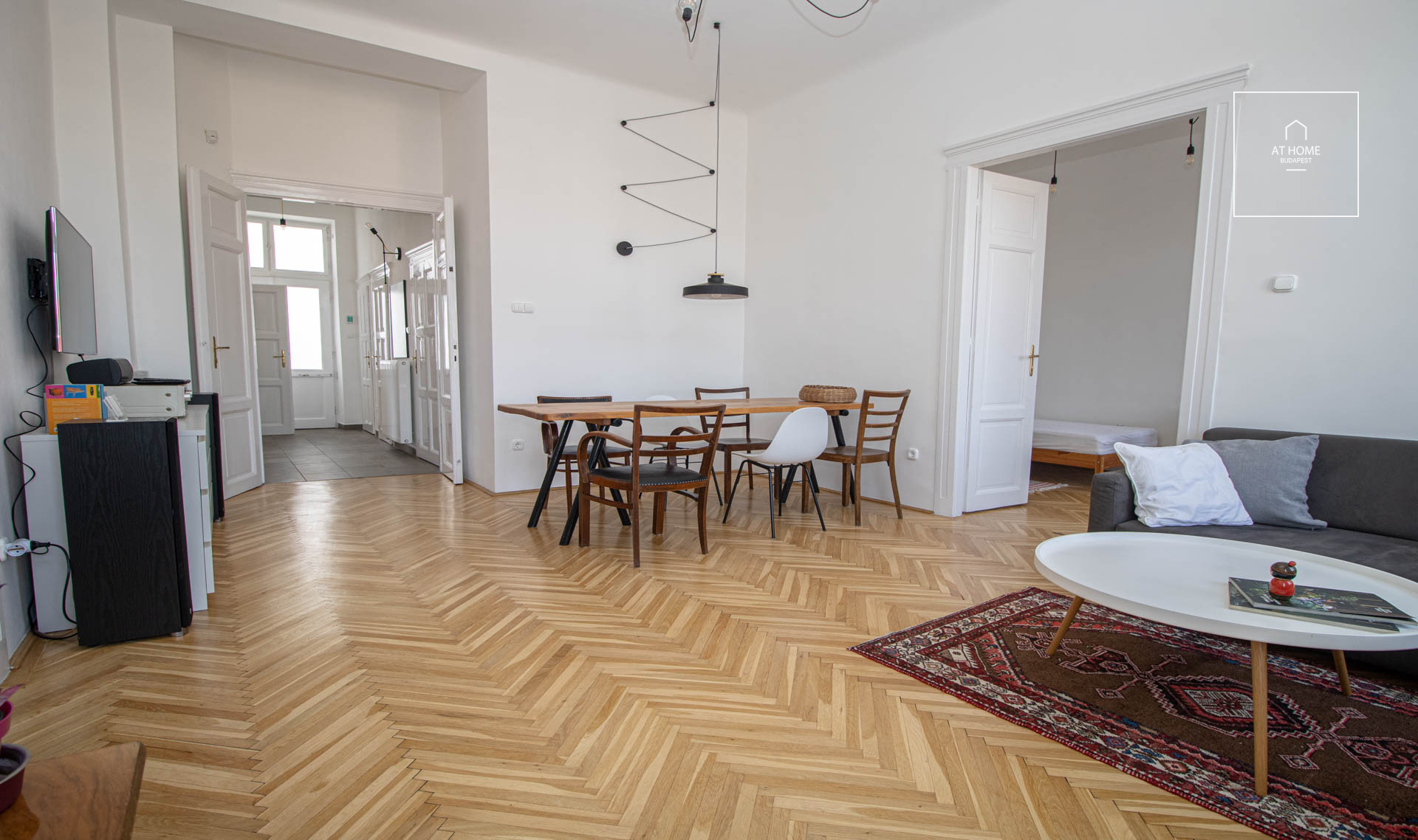 Modern 3-bedroom apartment in a classic-style building in District VII