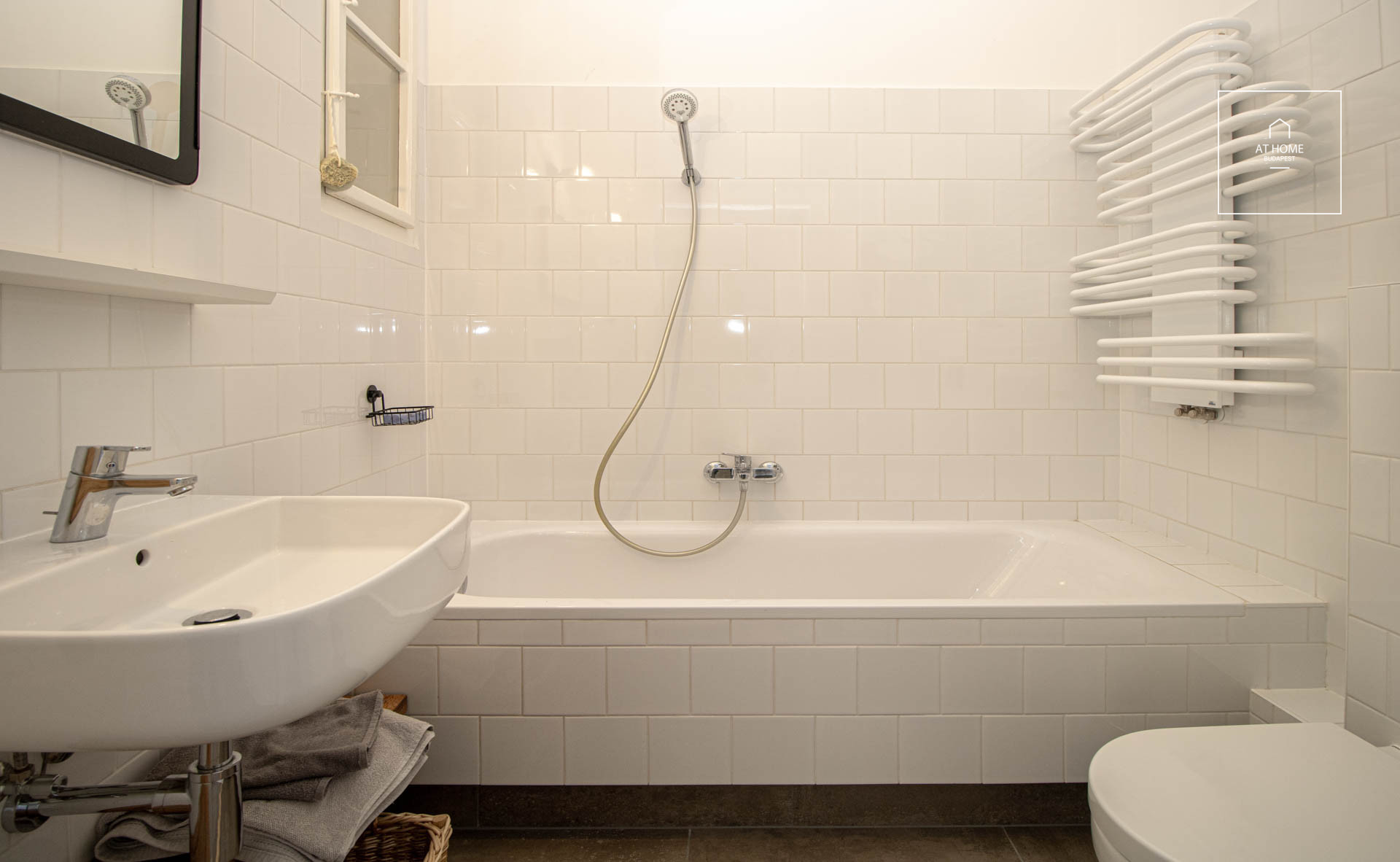 Modern 3-bedroom apartment in a classic-style building in District VII