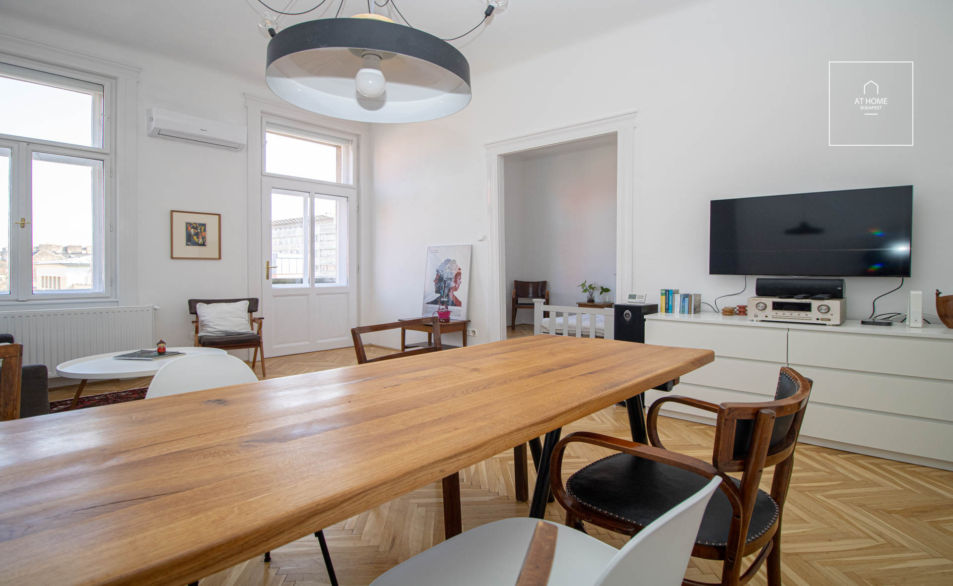 Modern 3-bedroom apartment in a classic-style building in District VII
