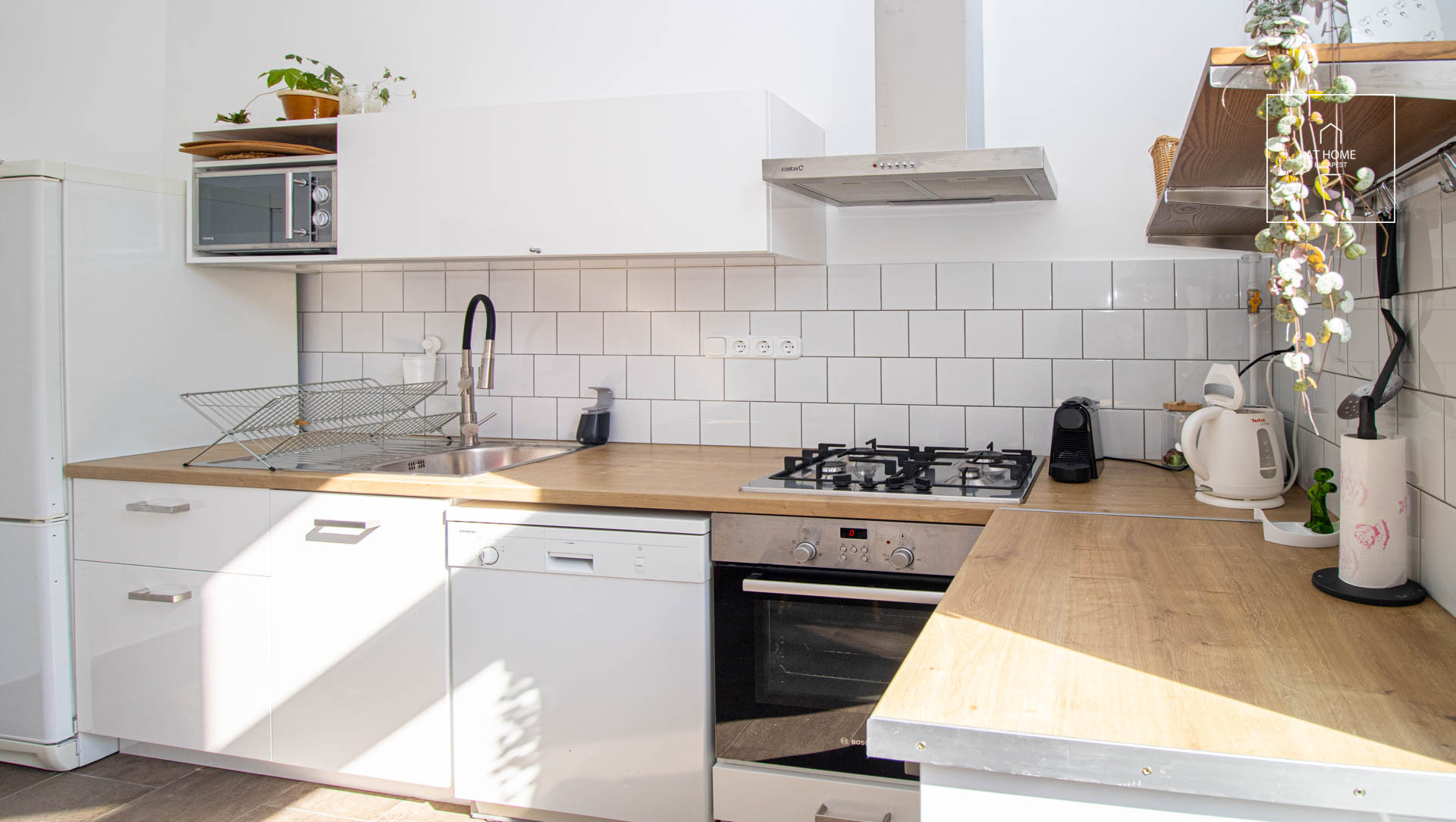 Modern 3-bedroom apartment in a classic-style building in District VII