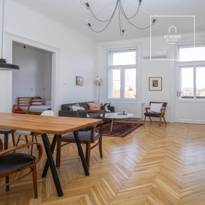 Modern 3-bedroom apartment in a classic-style building in District VII