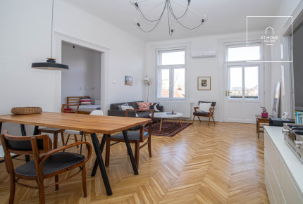 Modern 3-bedroom apartment in a classic-style building in District VII