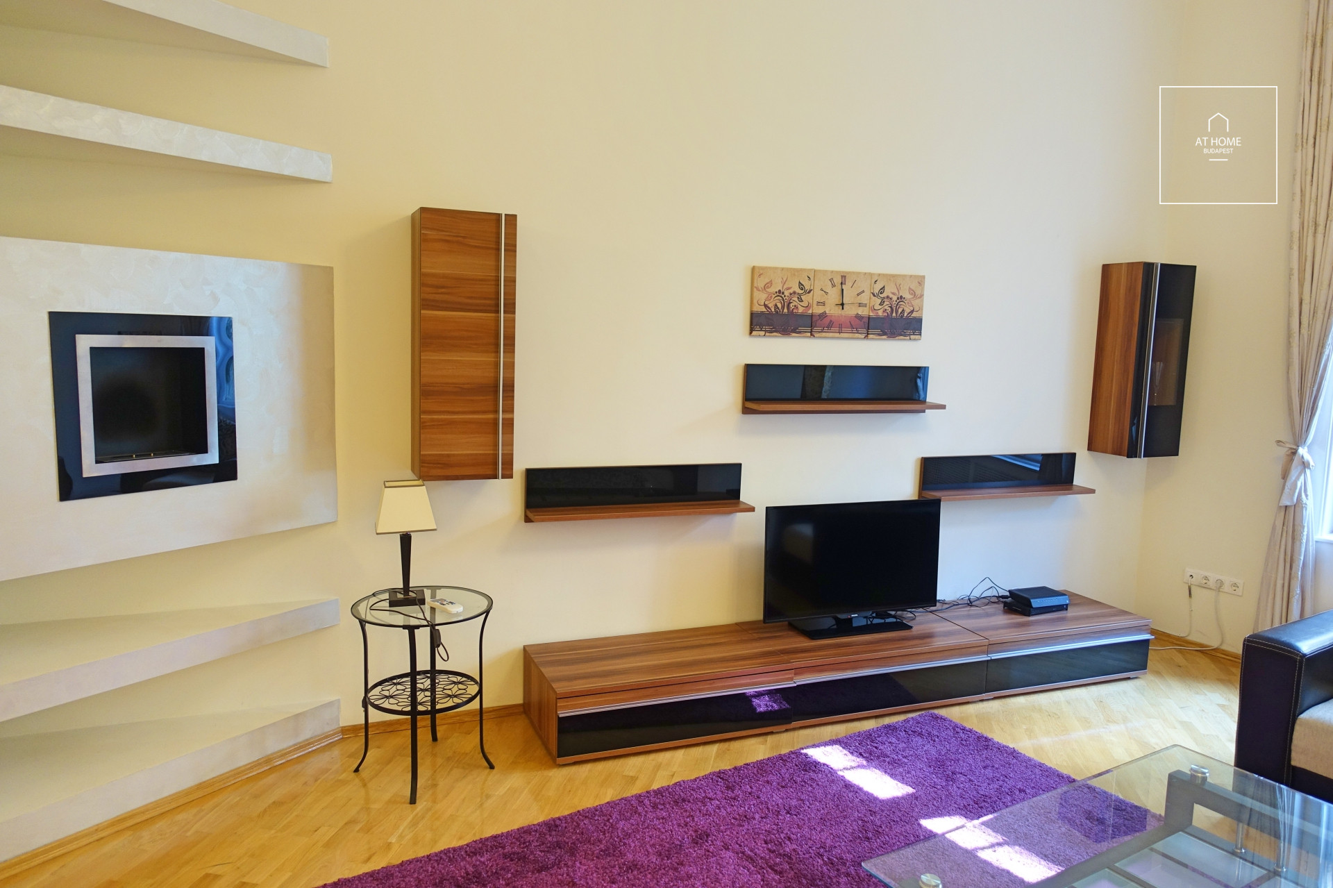 Exclusive two-bedroom downtown apartment near the Parliament