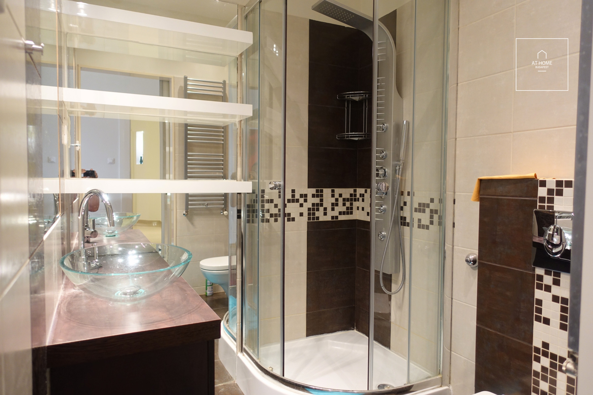 Exclusive two-bedroom downtown apartment near the Parliament