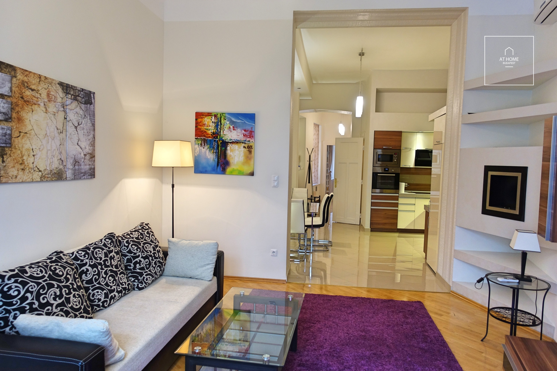 Exclusive two-bedroom downtown apartment near the Parliament