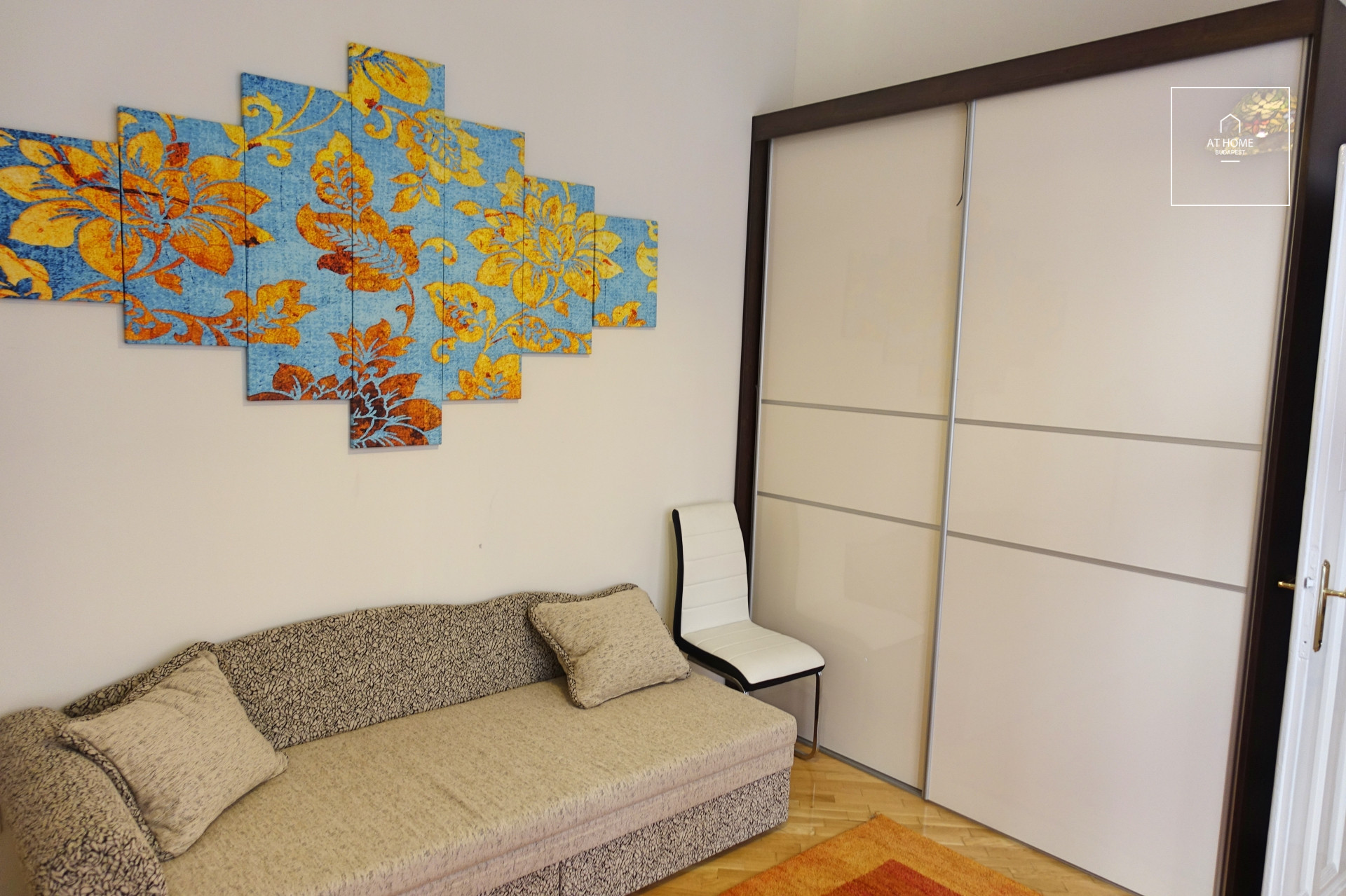 Exclusive two-bedroom downtown apartment near the Parliament