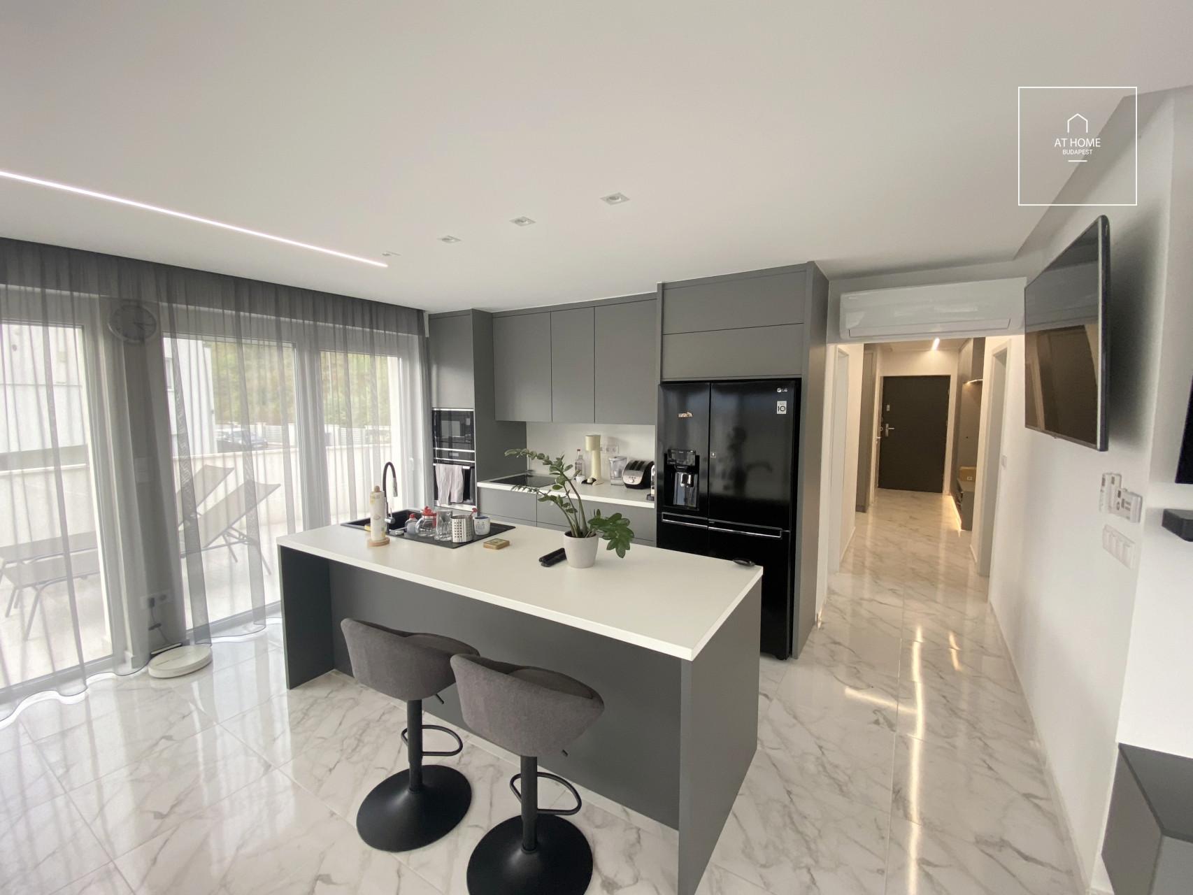 Stellar penthouse apartment for rent Budapest XI. district, Hosszúrét