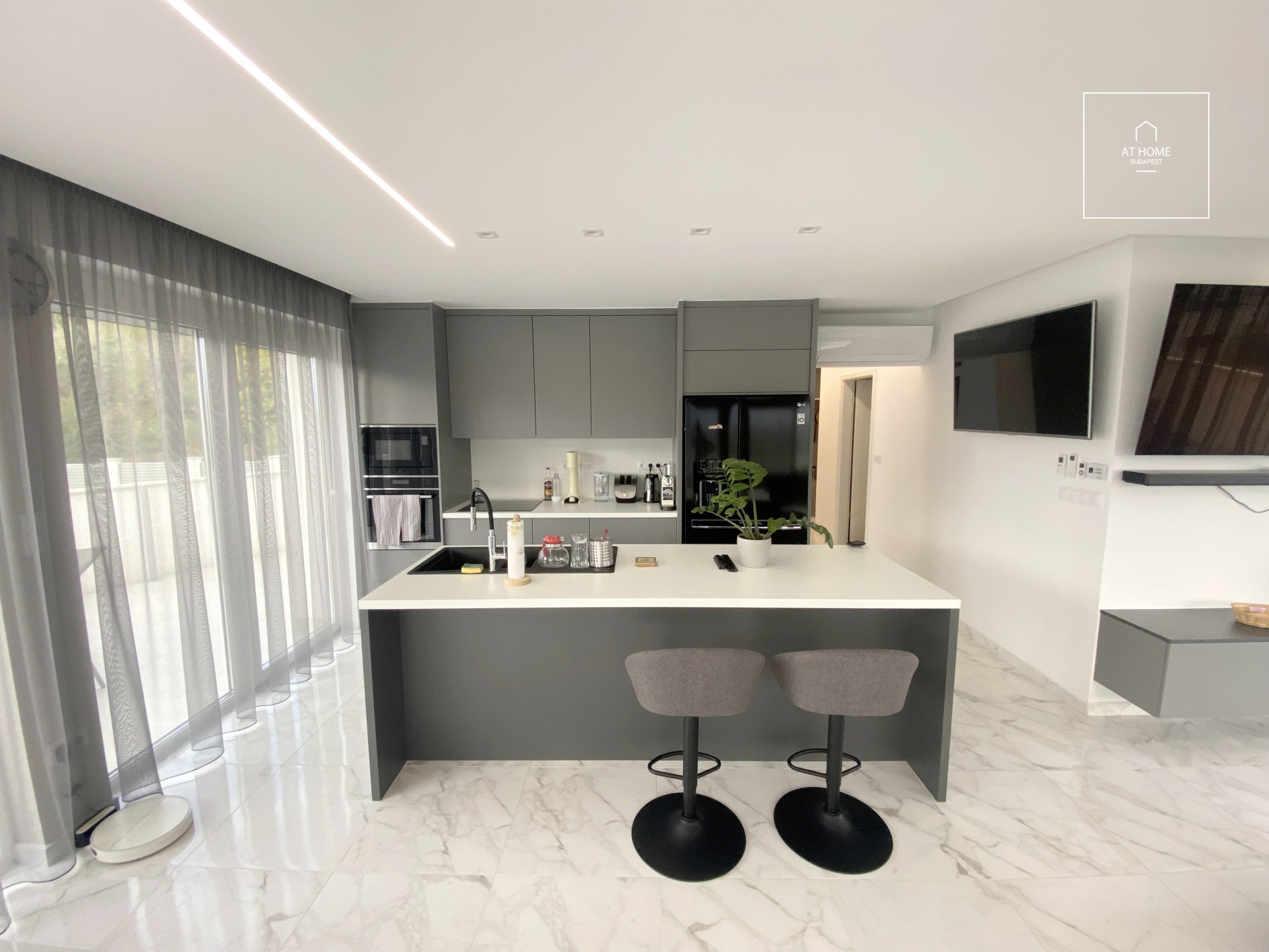 Stellar penthouse apartment for rent Budapest XI. district, Hosszúrét