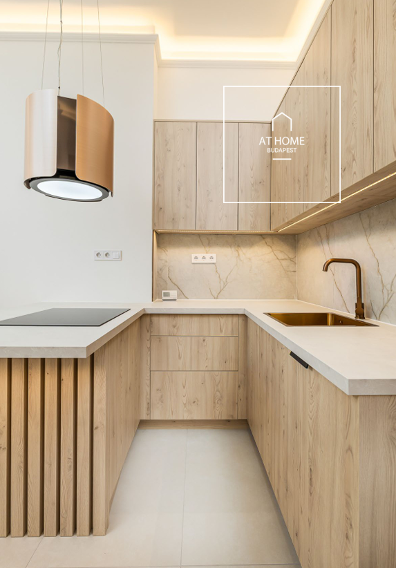 Fully renovated premium apartment with 3 bedrooms in District I