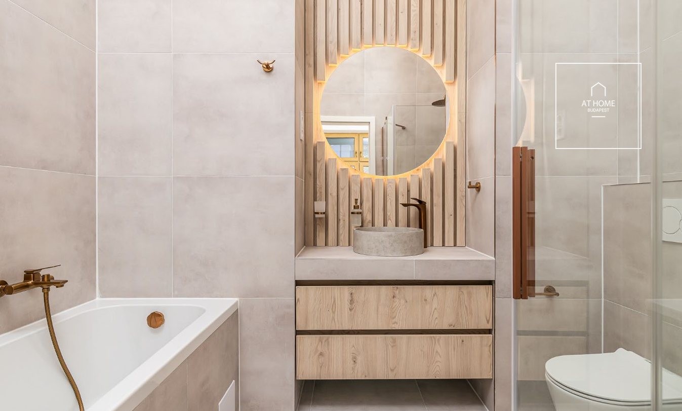 Fully renovated premium apartment with 3 bedrooms in District I