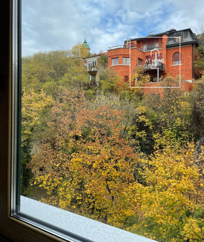 Fully renovated premium apartment with 3 bedrooms in District I