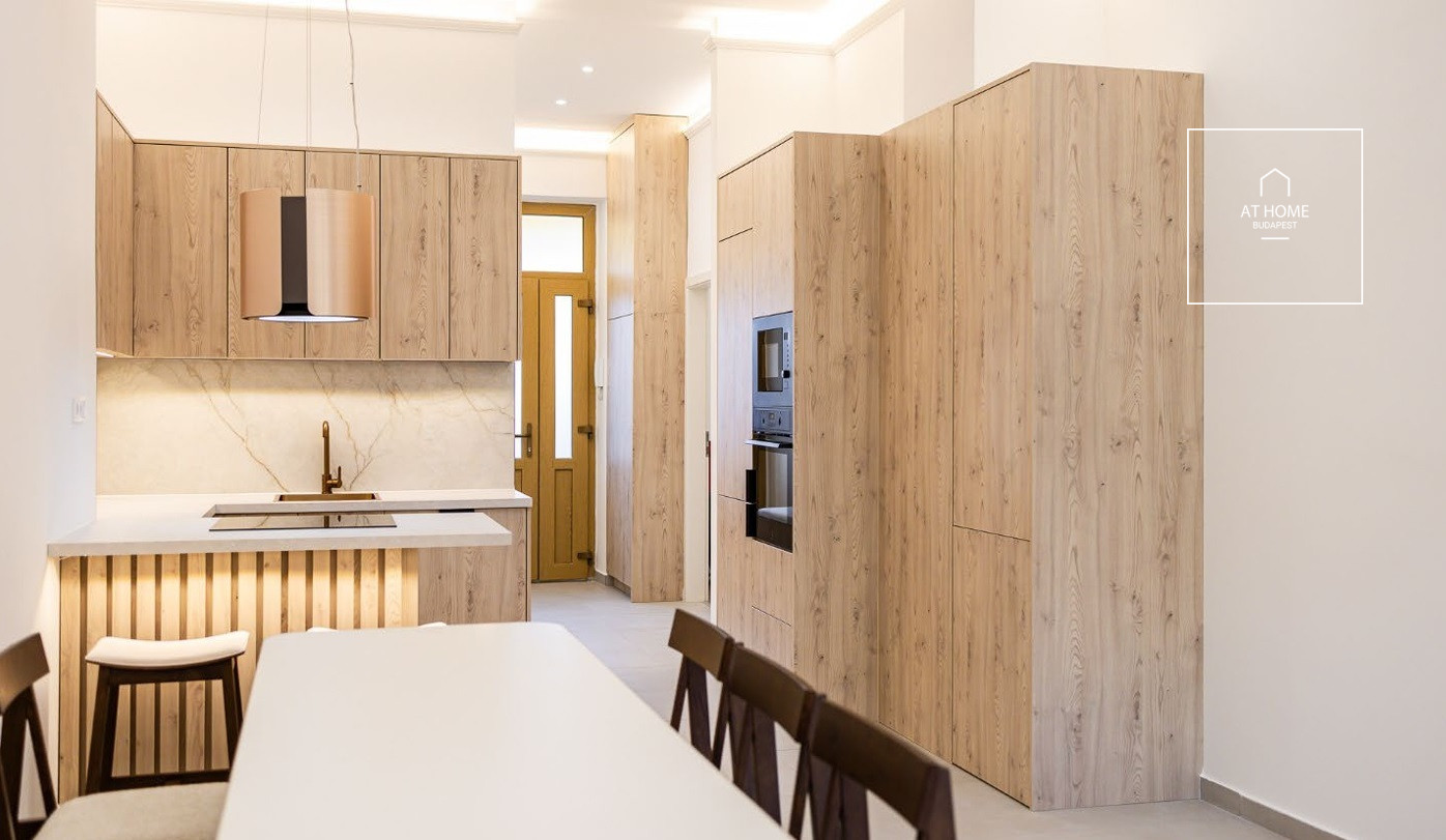 Fully renovated premium apartment with 3 bedrooms in District I