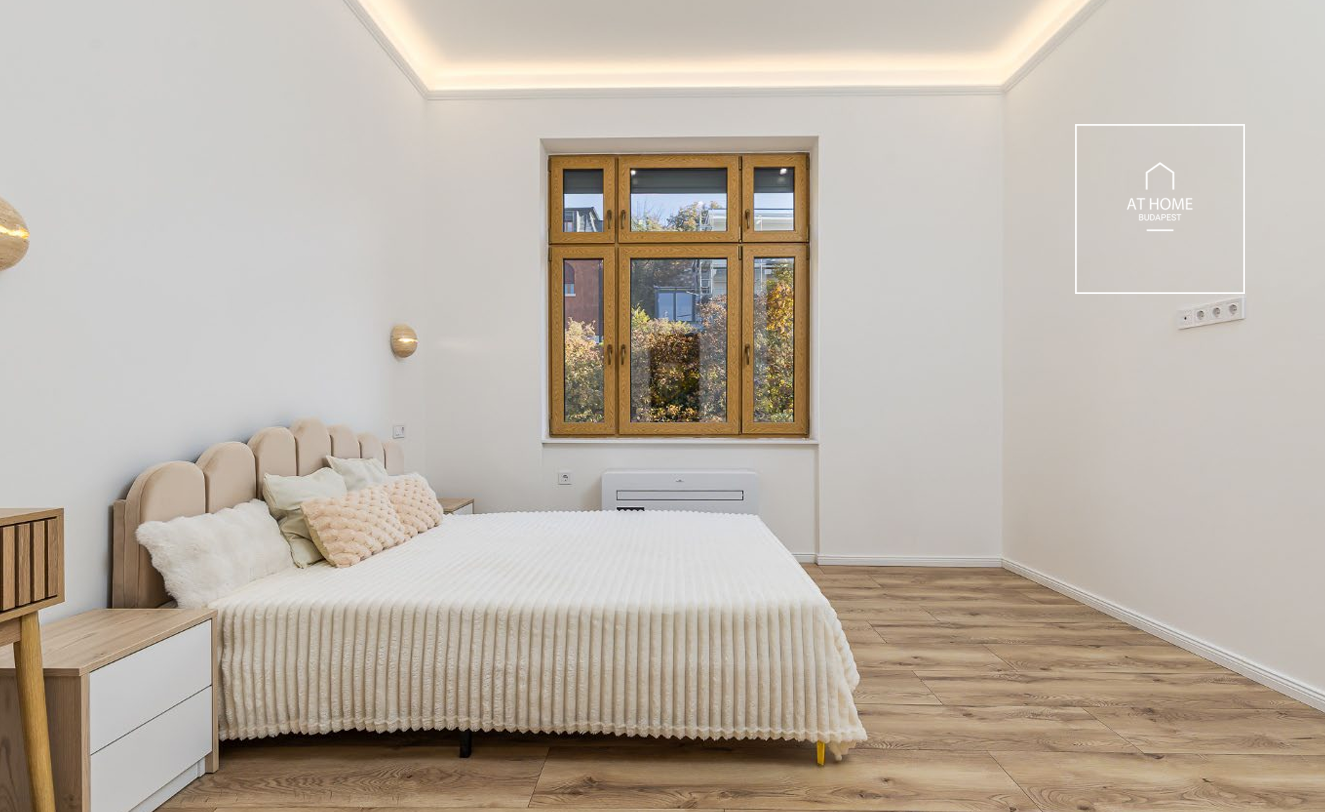 Fully renovated premium apartment with 3 bedrooms in District I