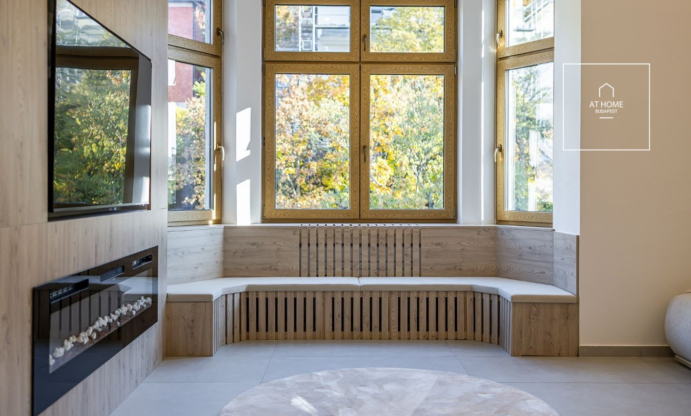 Fully renovated premium apartment with 3 bedrooms in District I