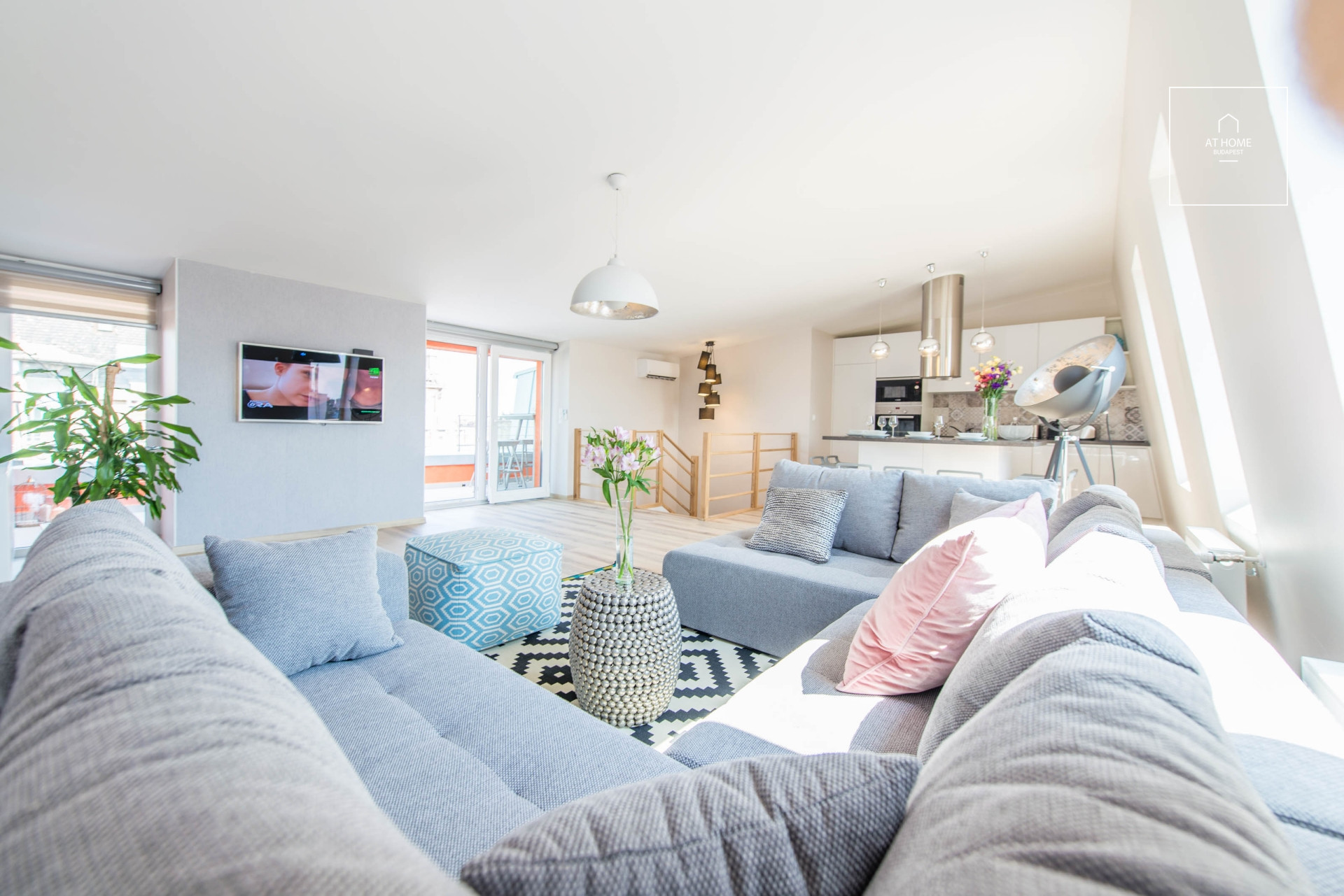 3 hálószobás penthouse luxuslakás kiadó a VI. kerületben