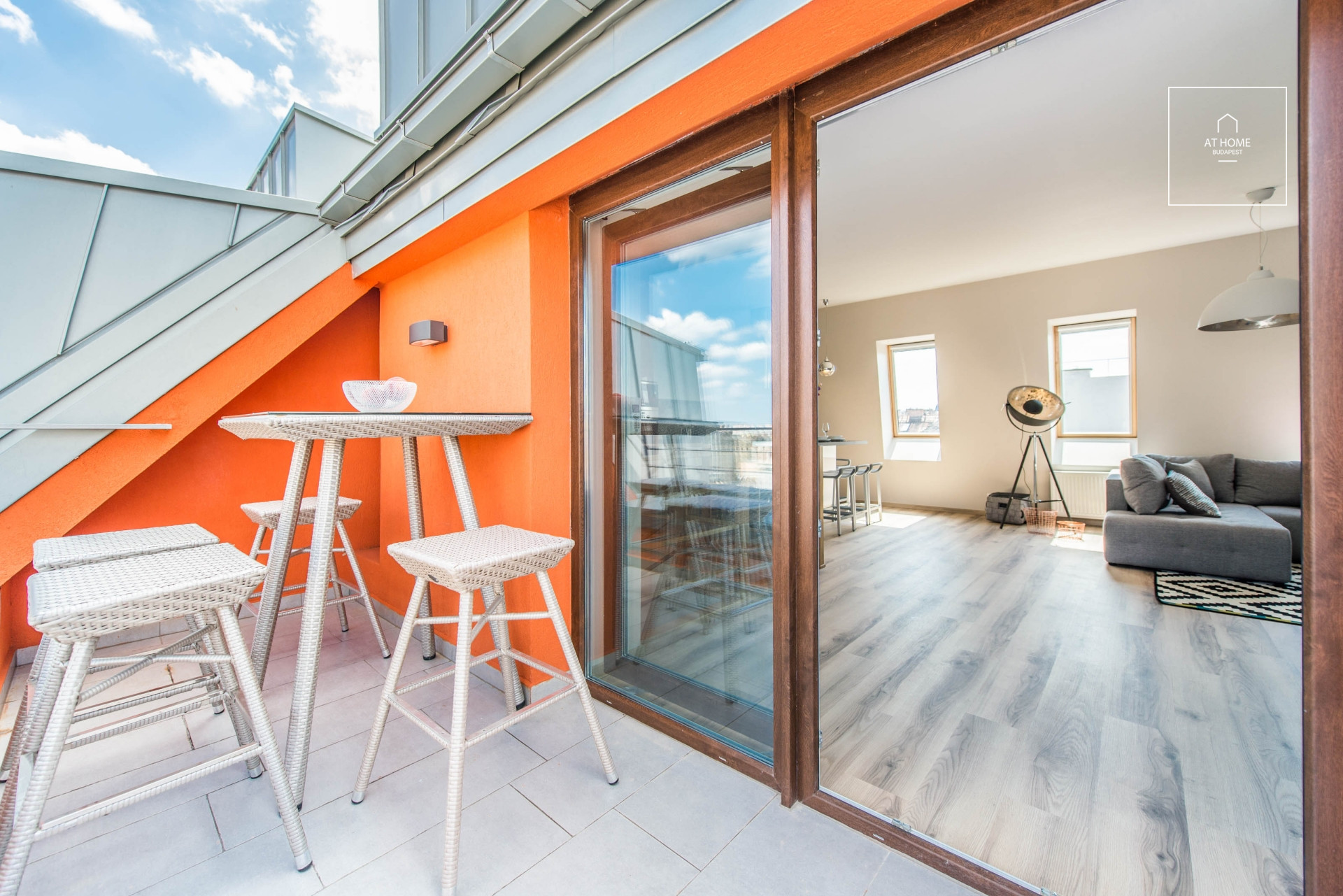 3 hálószobás penthouse luxuslakás kiadó a VI. kerületben