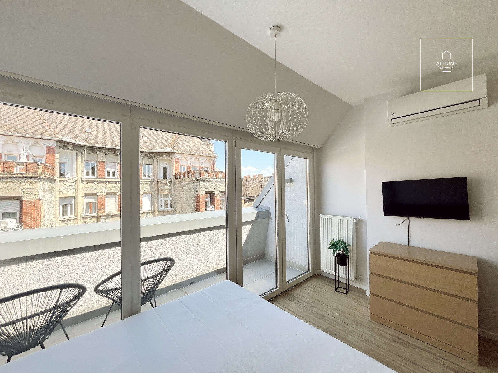 3 hálószobás penthouse luxuslakás kiadó a VI. kerületben