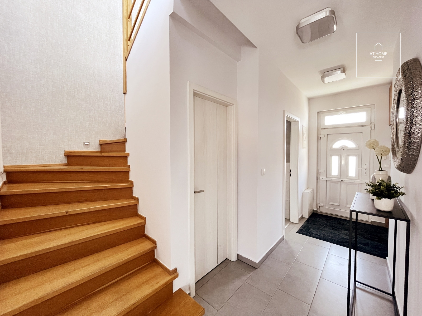 3 hálószobás penthouse luxuslakás kiadó a VI. kerületben