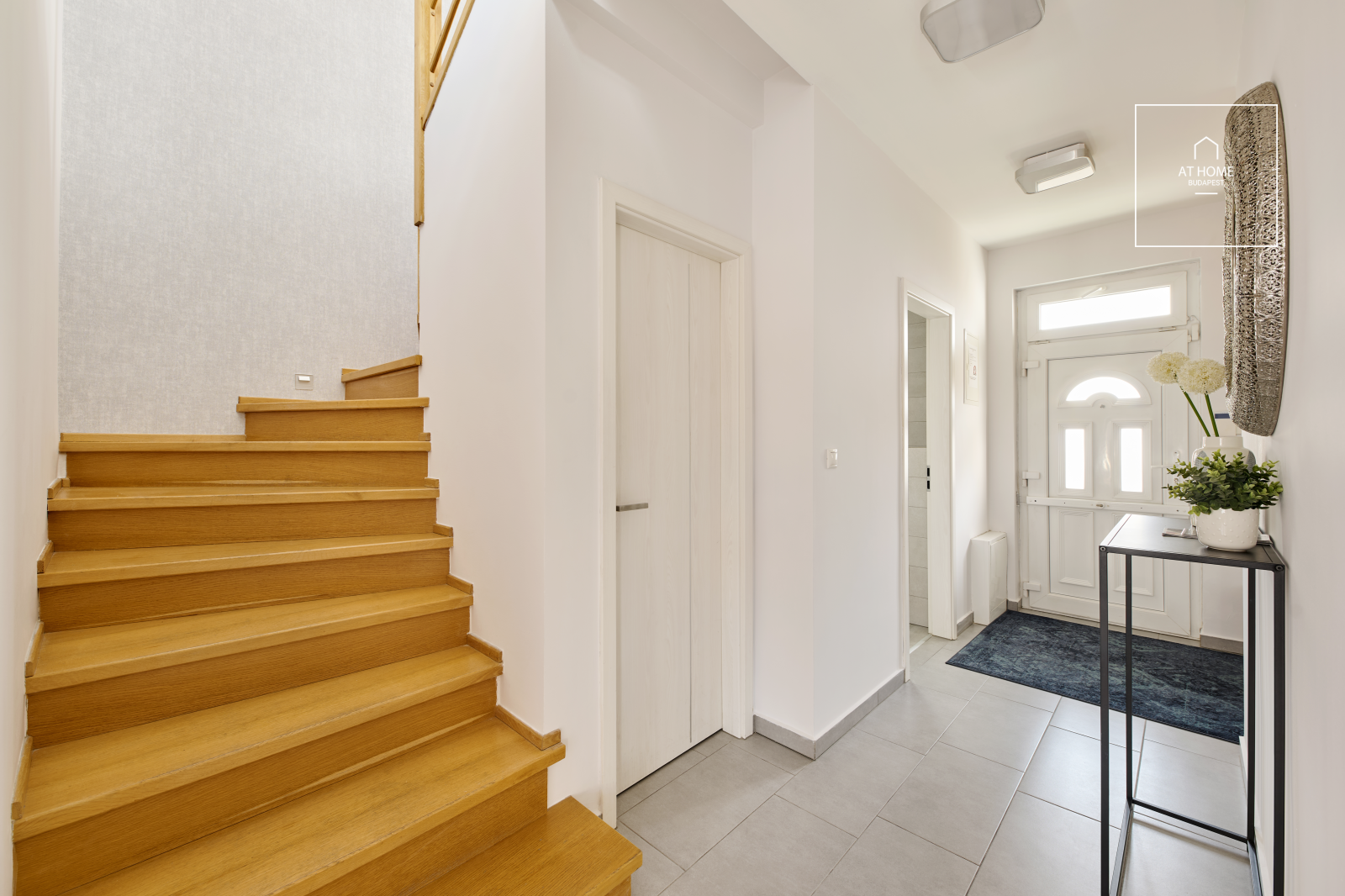 3-bedroom luxury penthouse apartment for rent in Budapest VI. district
