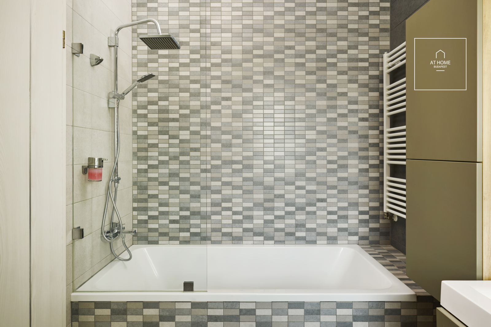 3-bedroom luxury penthouse apartment for rent in Budapest VI. district