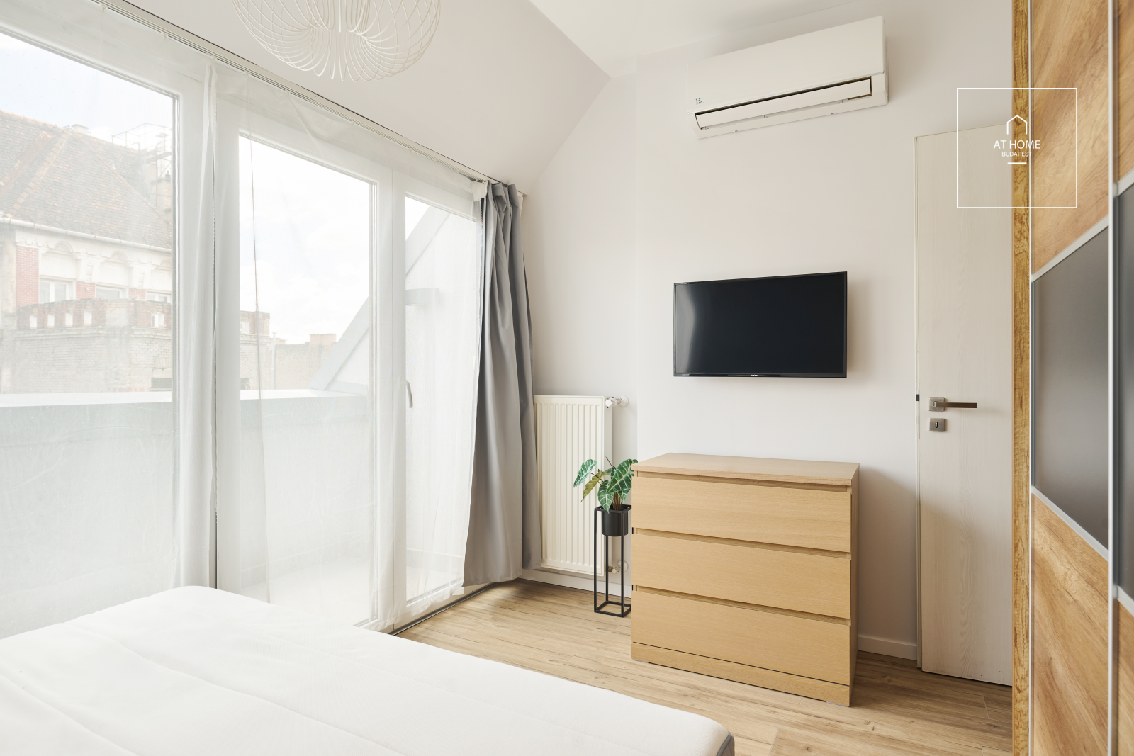 3-bedroom luxury penthouse apartment for rent in Budapest VI. district