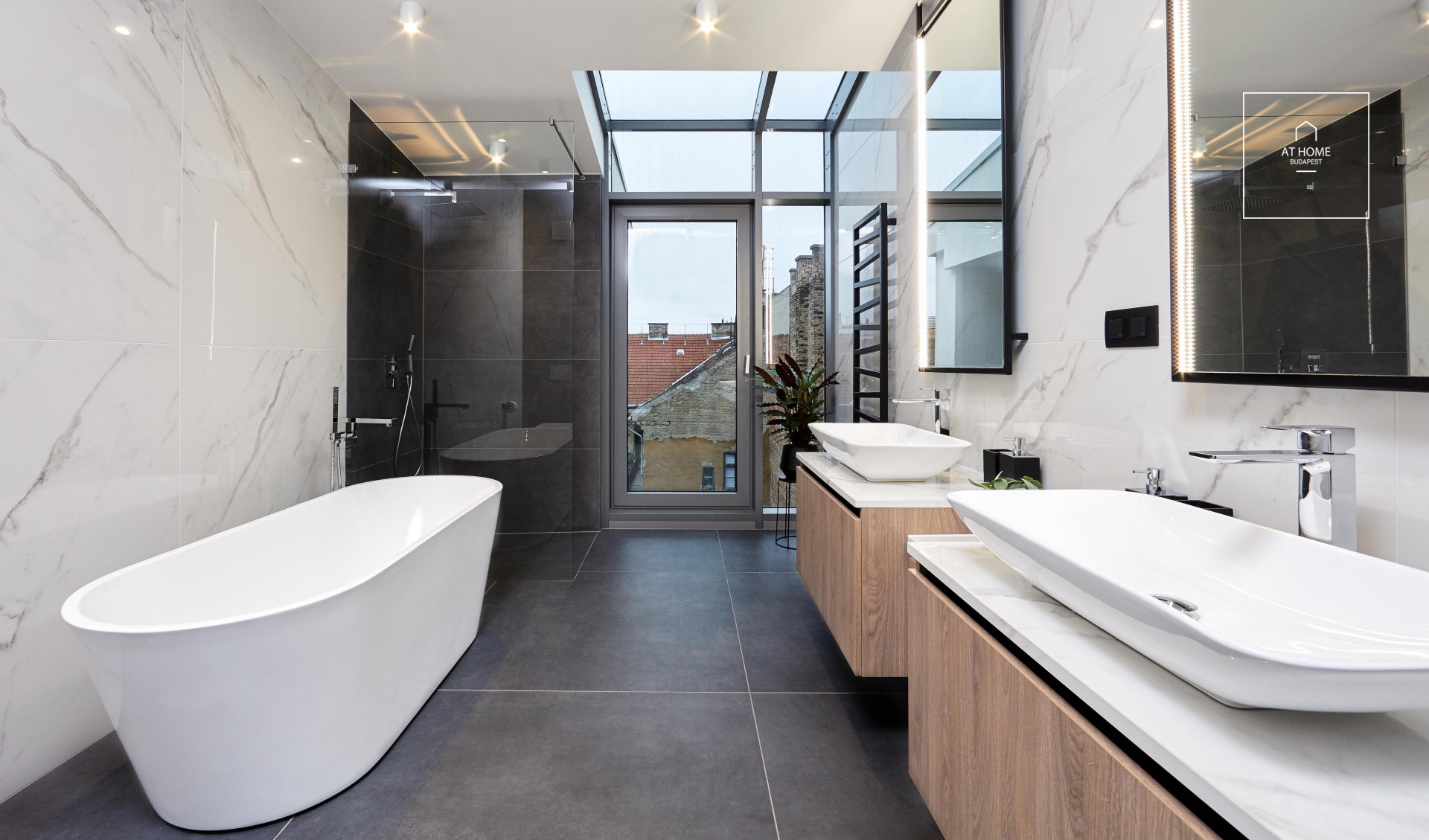 3-bedroom newly built luxury apartment for rent in Budapest VI. district