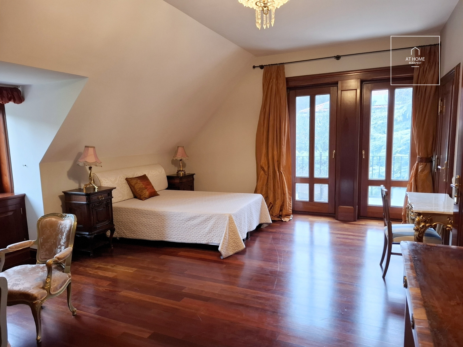 Spacious 250 m² duplex apartment with panoramic forest views in District II