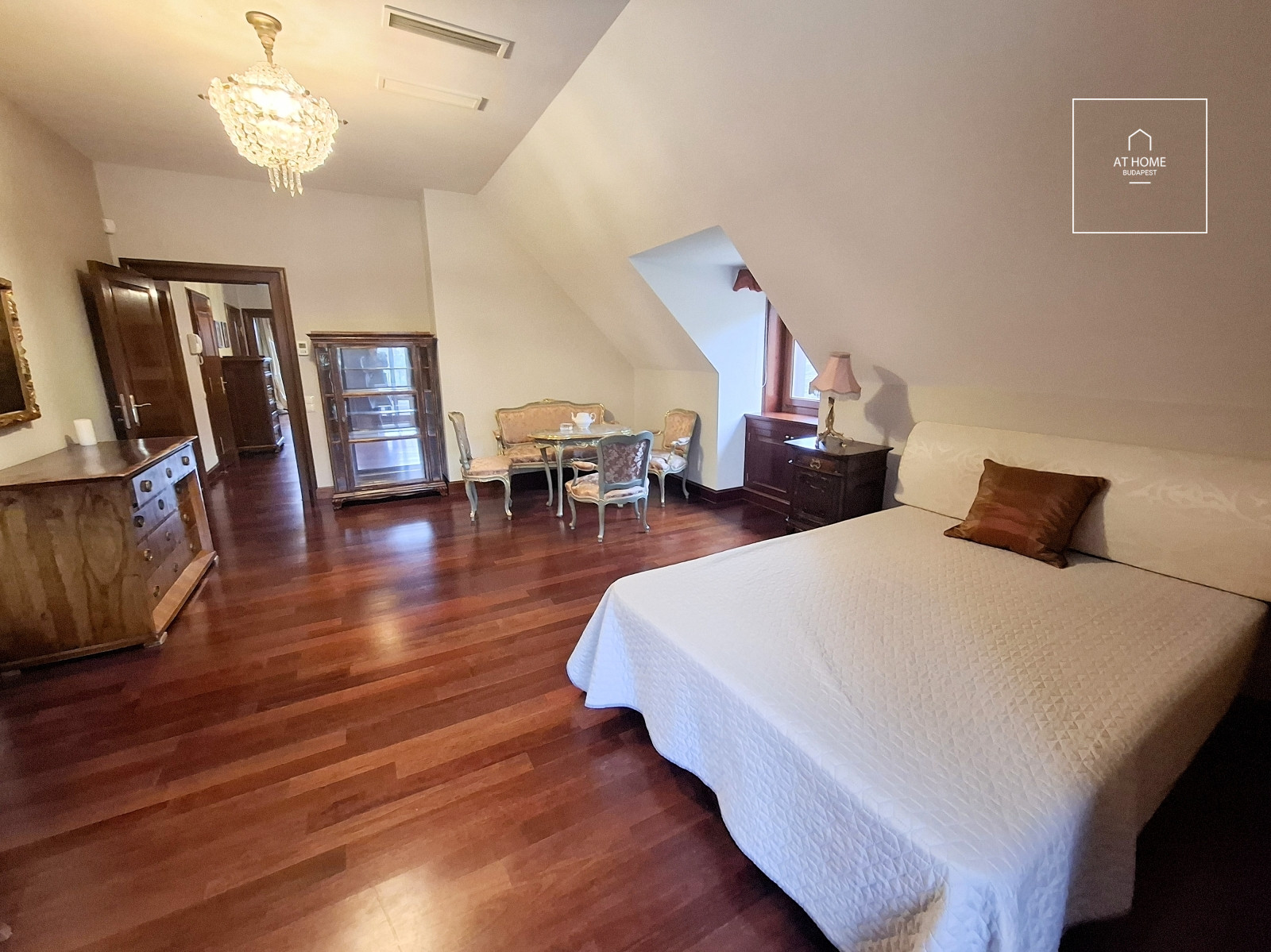 Spacious 250 m² duplex apartment with panoramic forest views in District II