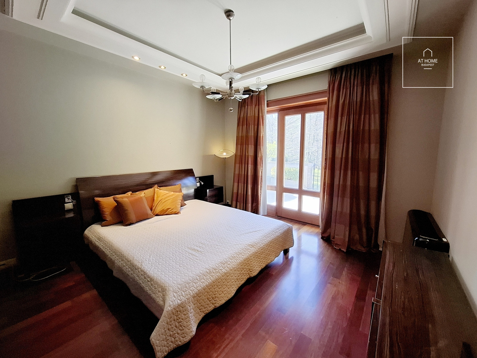 Spacious 250 m² duplex apartment with panoramic forest views in District II