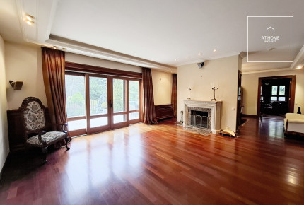 Erdei panorámás 250 nm-es belső kétszintes lakás a II. kerületben