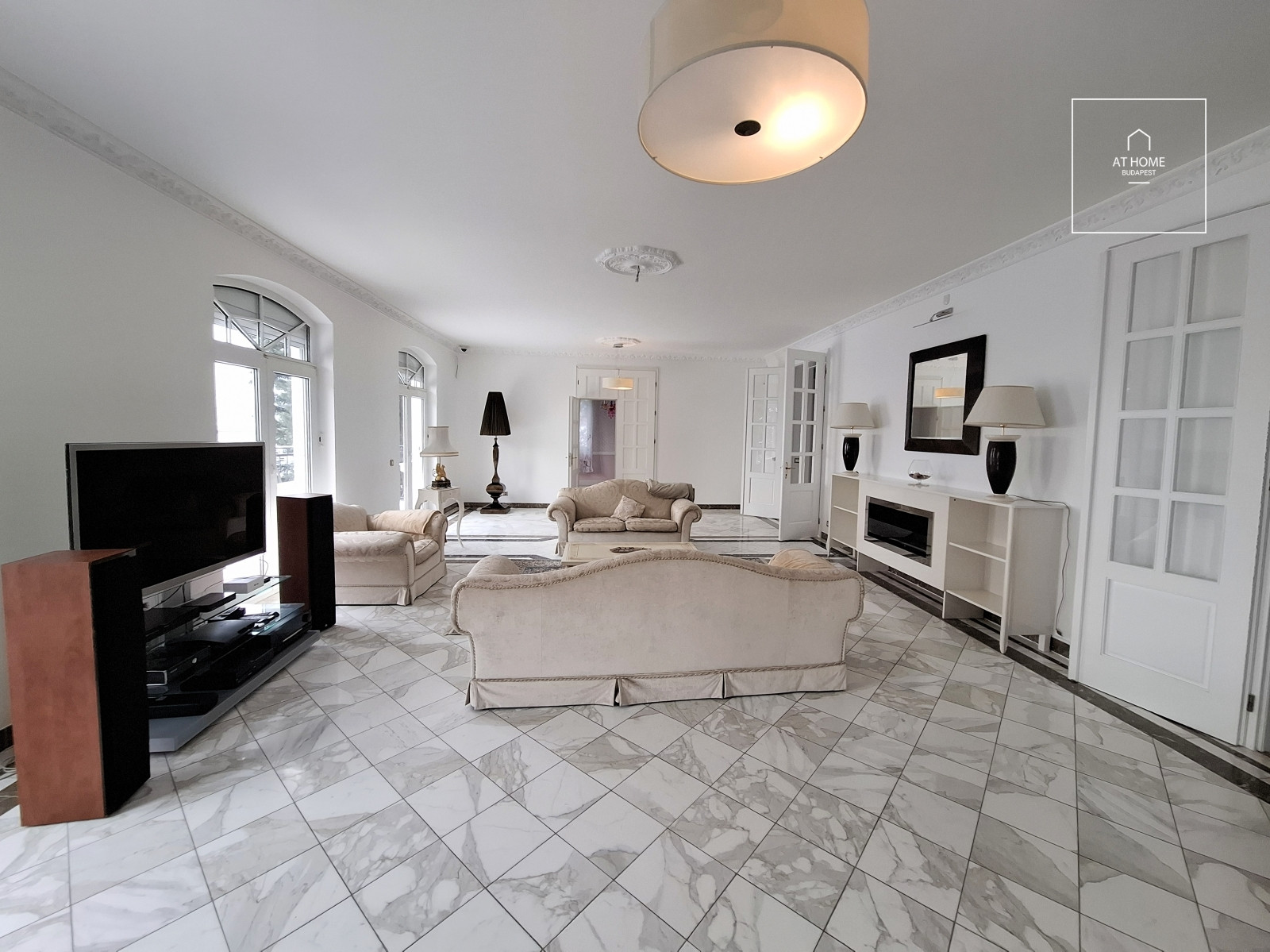 Exclusive 240 sqm apartment with terrace and 2 garage spaces on Gellért Hill