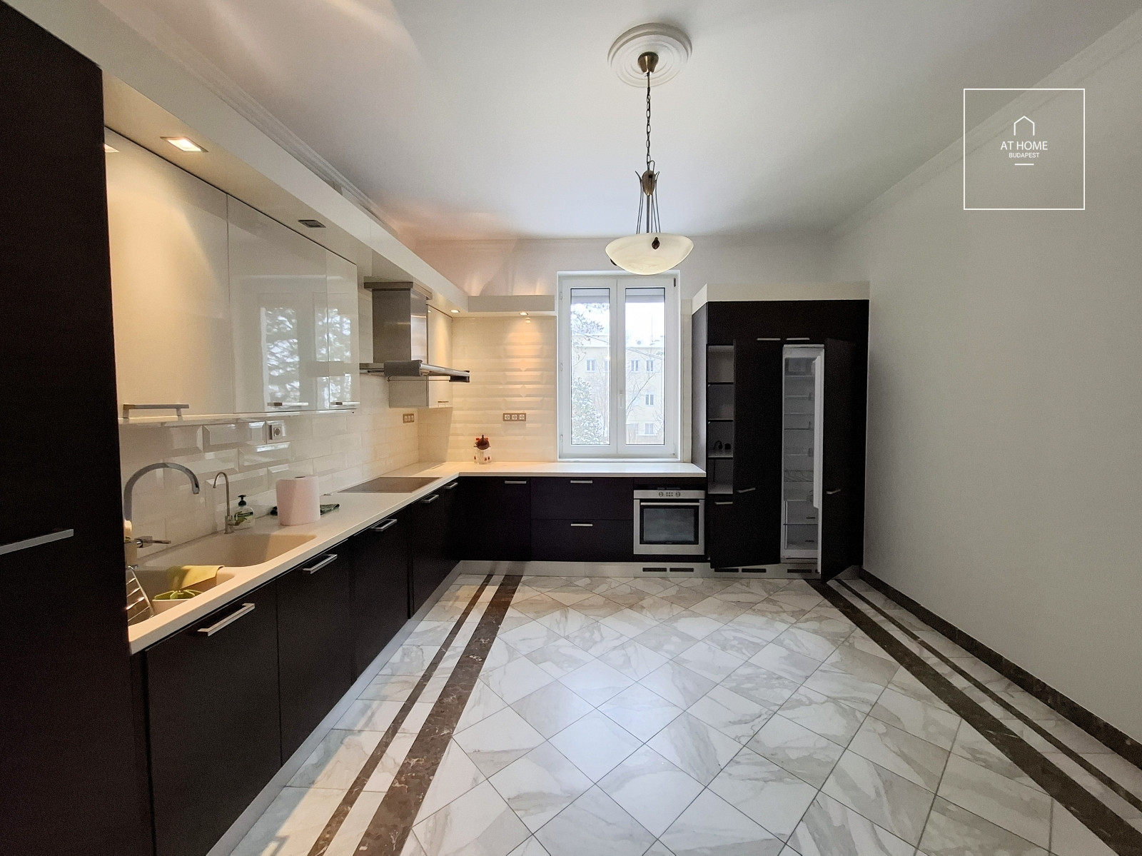 Exclusive 240 sqm apartment with terrace and 2 garage spaces on Gellért Hill