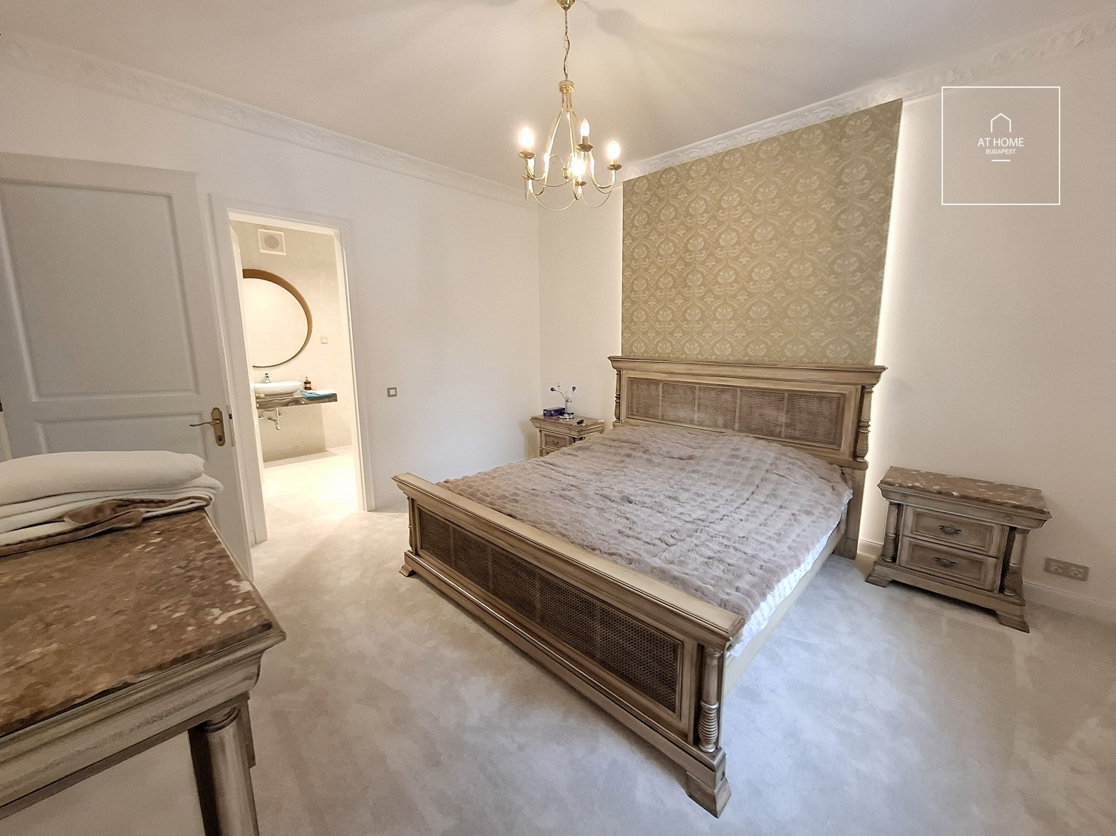 Exclusive 240 sqm apartment with terrace and 2 garage spaces on Gellért Hill