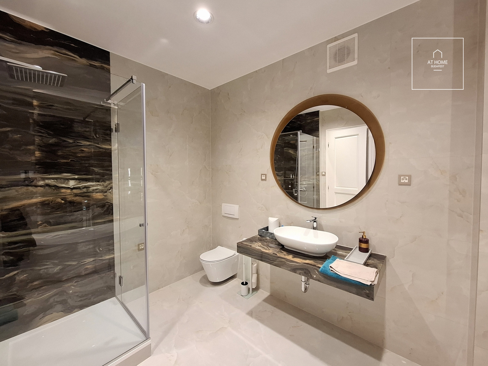 Exclusive 240 sqm apartment with terrace and 2 garage spaces on Gellért Hill