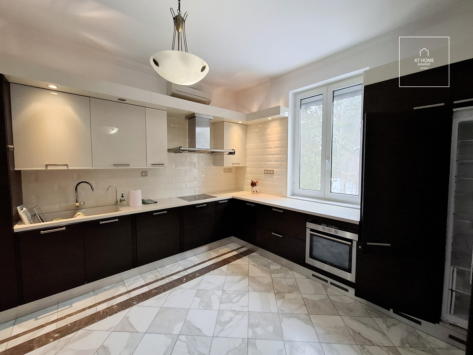 Exclusive 240 sqm apartment with terrace and 2 garage spaces on Gellért Hill