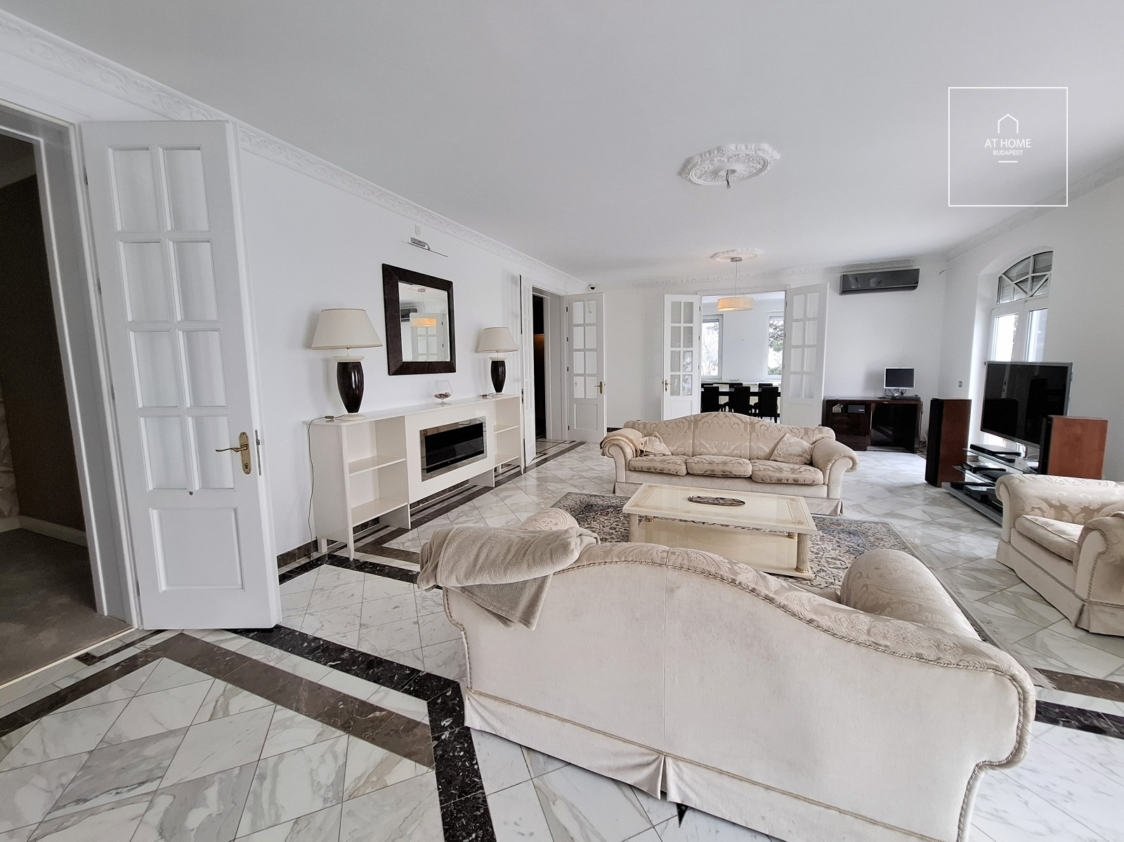 Exclusive 240 sqm apartment with terrace and 2 garage spaces on Gellért Hill