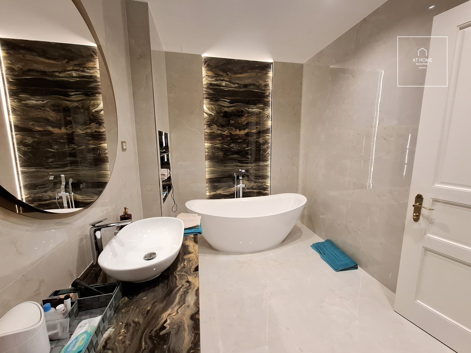 Exclusive 240 sqm apartment with terrace and 2 garage spaces on Gellért Hill