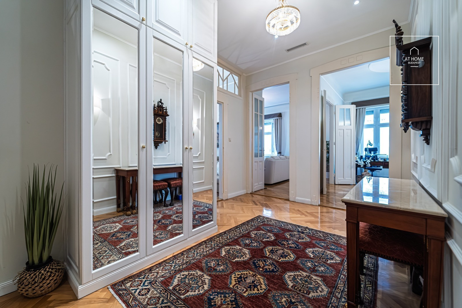 Renovated 2-bedroom spacious apartment with a balcony in the city center, District XIII