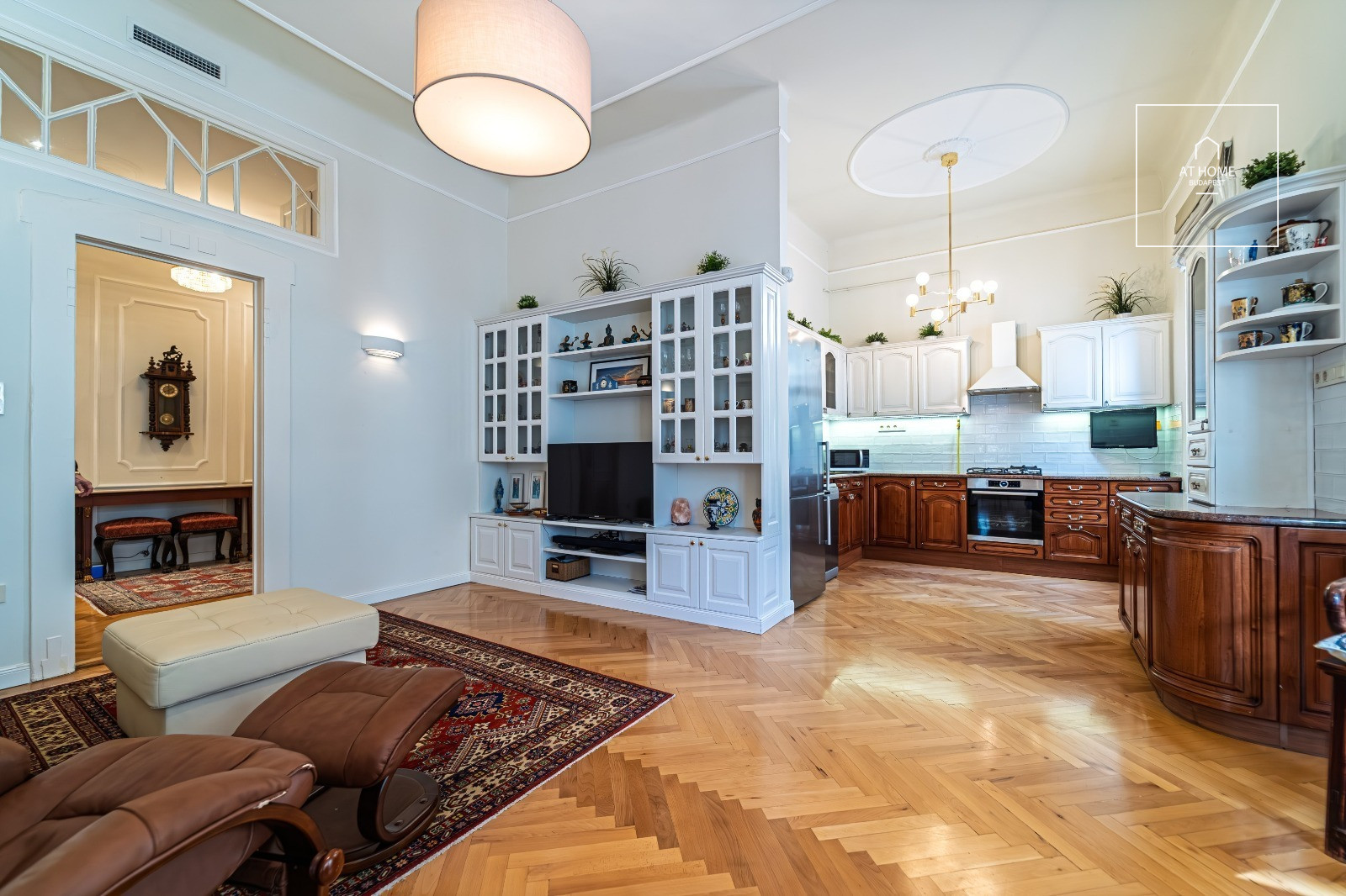 Renovated 2-bedroom spacious apartment with a balcony in the city center, District XIII