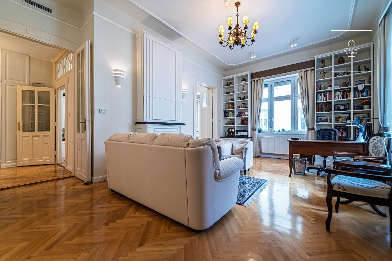 Renovated 3-bedroom spacious apartment with a balcony in the city center, District XIII