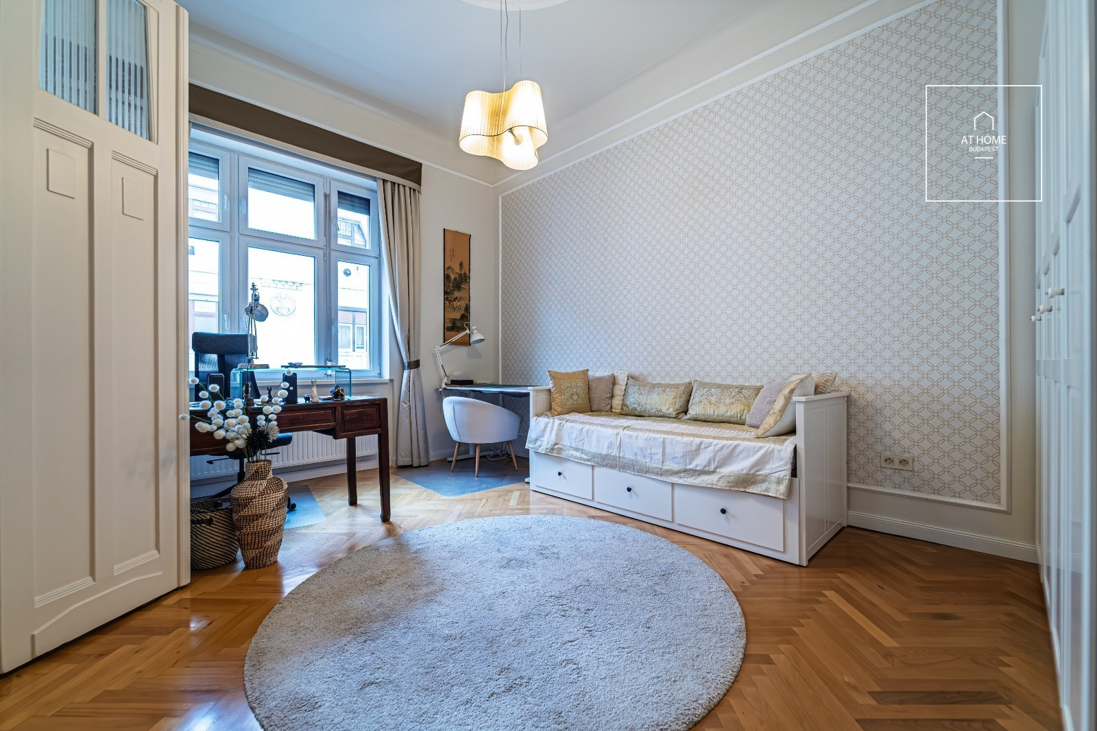 Renovated 3-bedroom spacious apartment with a balcony in the city center, District XIII