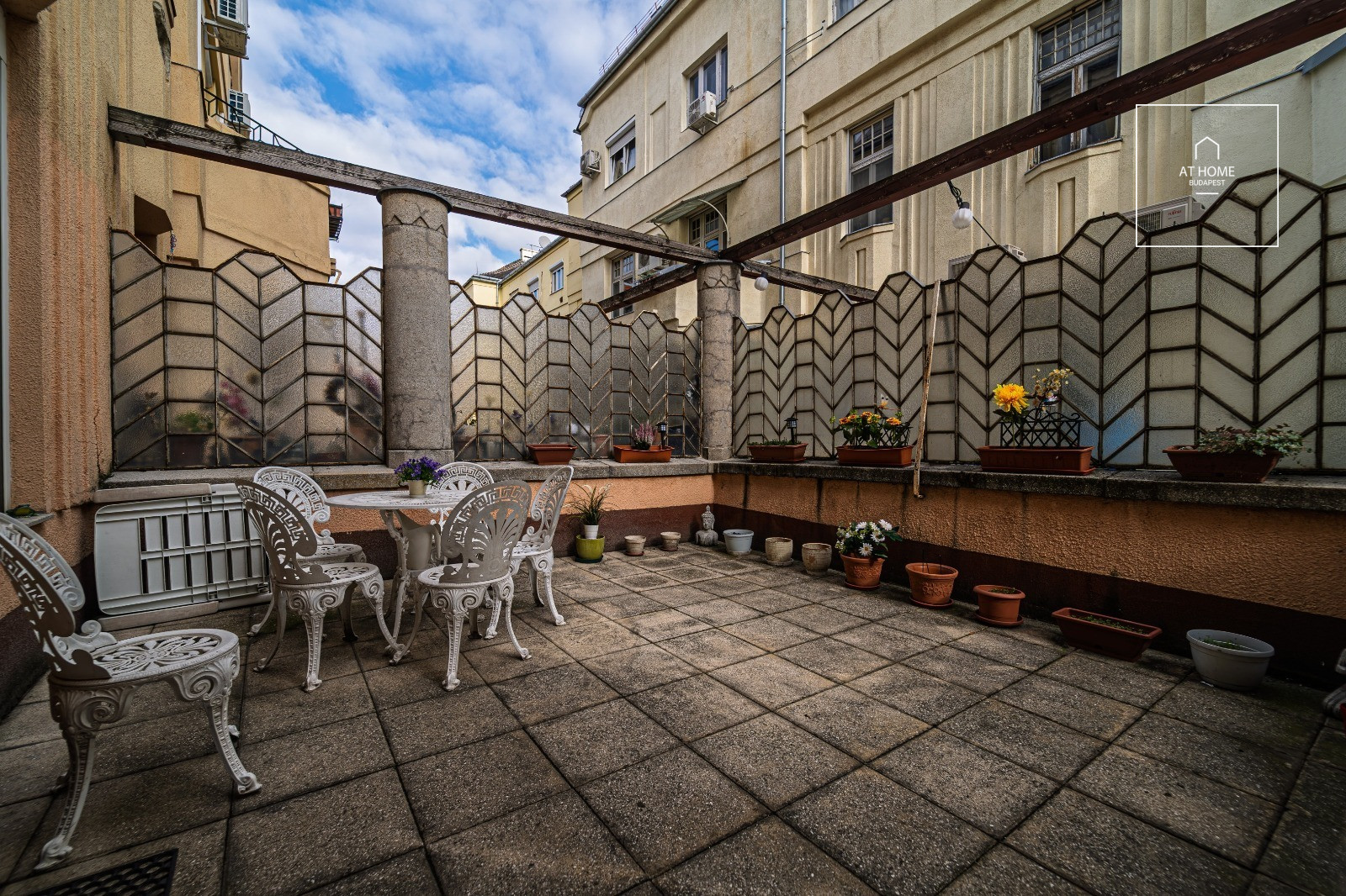 Renovated 3-bedroom spacious apartment with a balcony in the city center, District XIII
