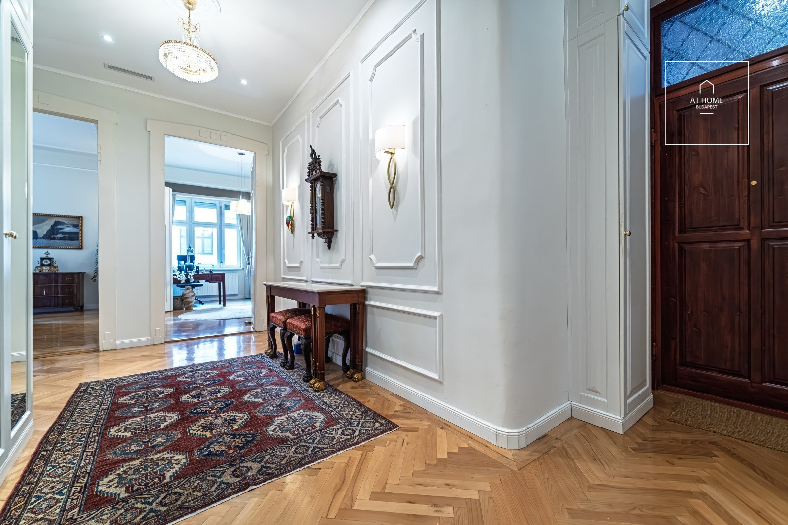 Renovated 3-bedroom spacious apartment with a balcony in the city center, District XIII