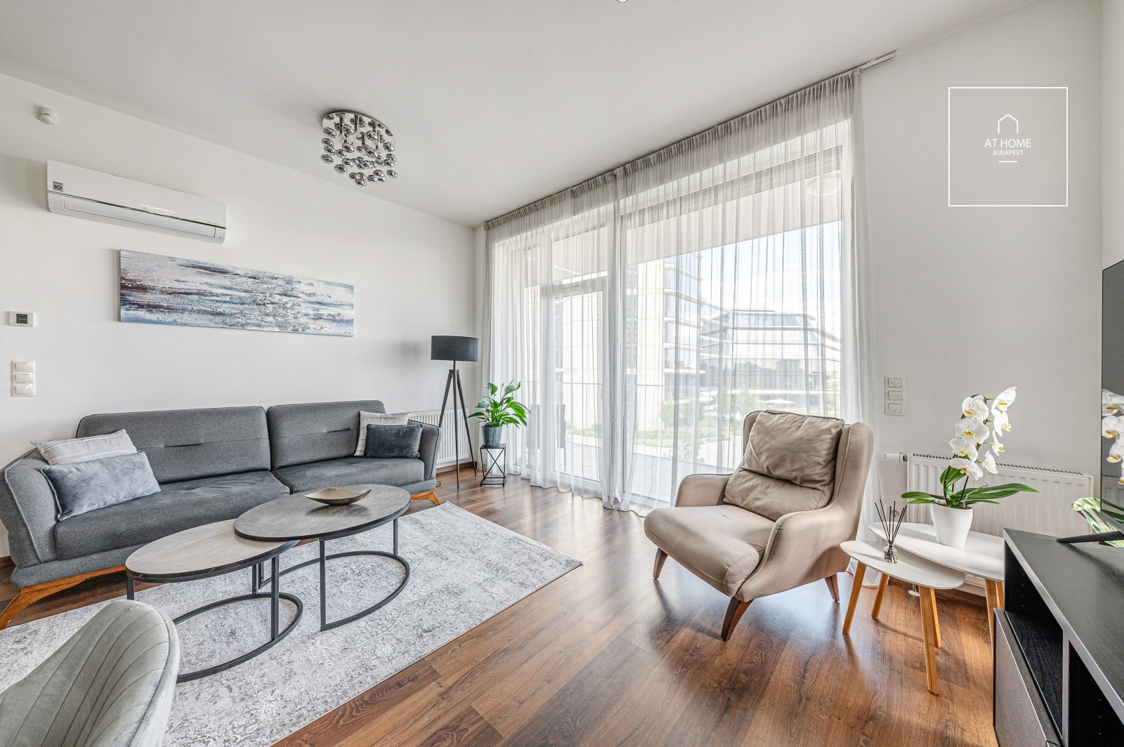 Furnished panoramic apartment with terrace and parking space at Budapart